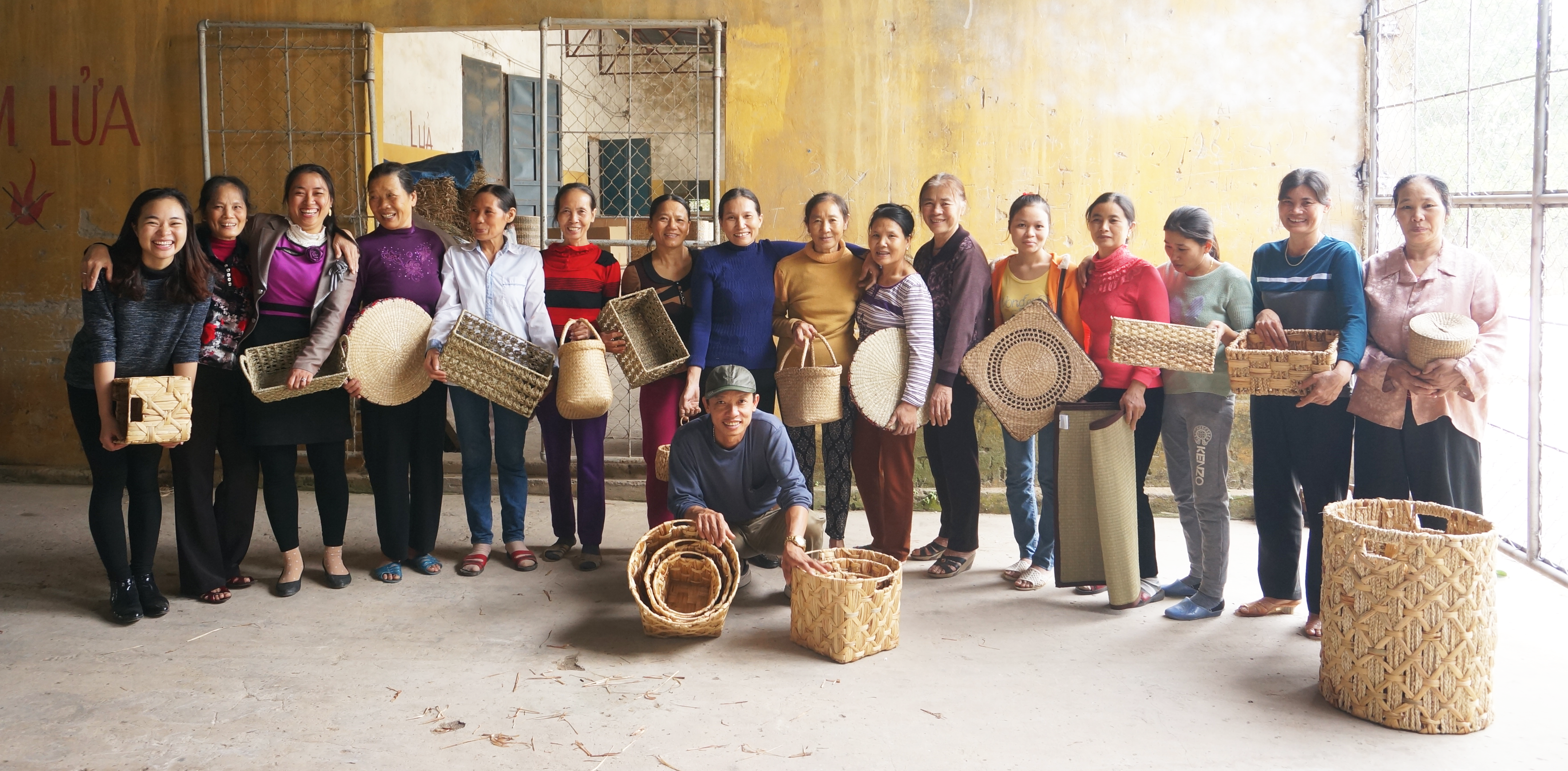 Lĩnh vực thủ công mỹ nghệ giúp tăng thu nhập cho các làng nghề, các nghệ nhân, người có thu nhập thấp ở các vùng nông thôn.