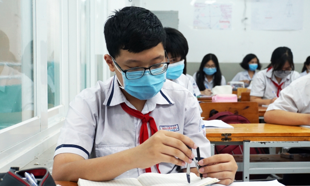 Trước đó, TP.HCM vẫn quyết định thời điểm thi tuyển sinh lớp 10 cho hơn 83.300 thí sinh và giữ nguyên phương án đã chuẩn bi; theo đó kỳ thi tuyển sinh lớp 10 tại TP sớm nhất sẽ diễn ra sau ngày 8/7.