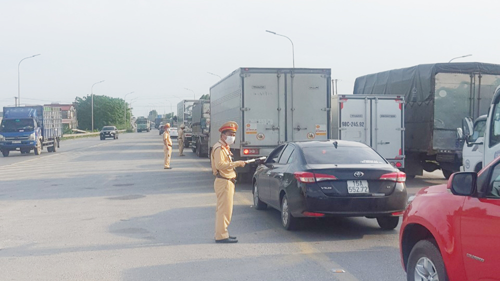 Cầu Như Nguyệt, Xương Giang có 2 làn, là hai điểm nghẽn thường xuyên của tuyến cao tốc Hà Nội - Bắc Giang 4 làn.