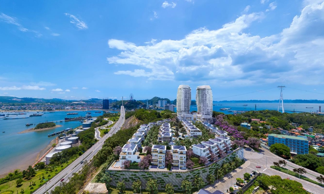 Dự án tọa lạc tại vị trí đỉnh đồi đối xứng với vòng quay Sun Wheel tại 2 đầu cầu Bãi Cháy, hứa hẹn trở thành 1 biểu tượng mới của thành phố Hạ Long.
