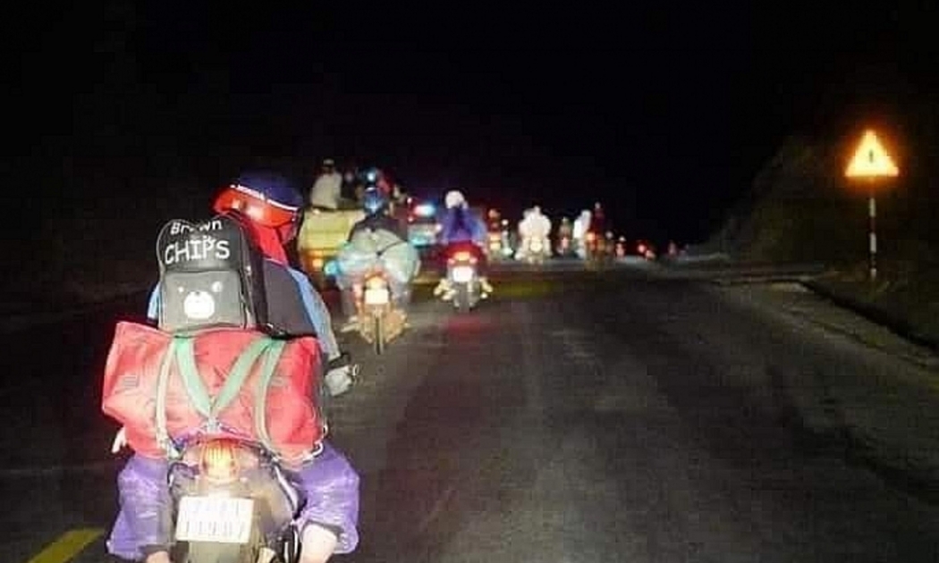 Dòng người xuyên đêm rời khỏi TP.. Hồ Chí Minh.