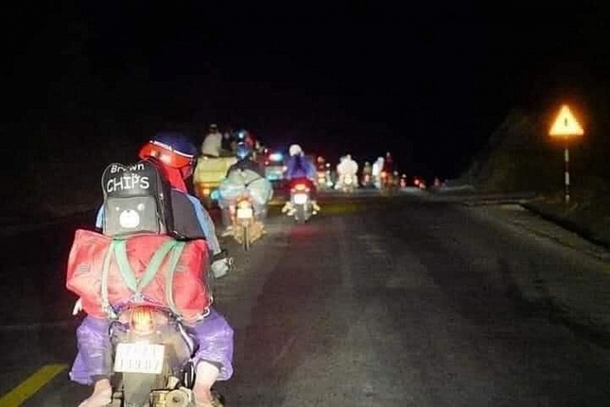 Dòng người xuyên đêm rời khỏi TP.. Hồ Chí Minh.