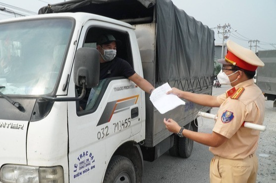 Bộ Giao thông vận tải yêu cầu các đơn vị vận tải phải chịu trách nhiệm trước pháp luật nếu để vi phạm quy định phòng, chống dịch Covid-19.