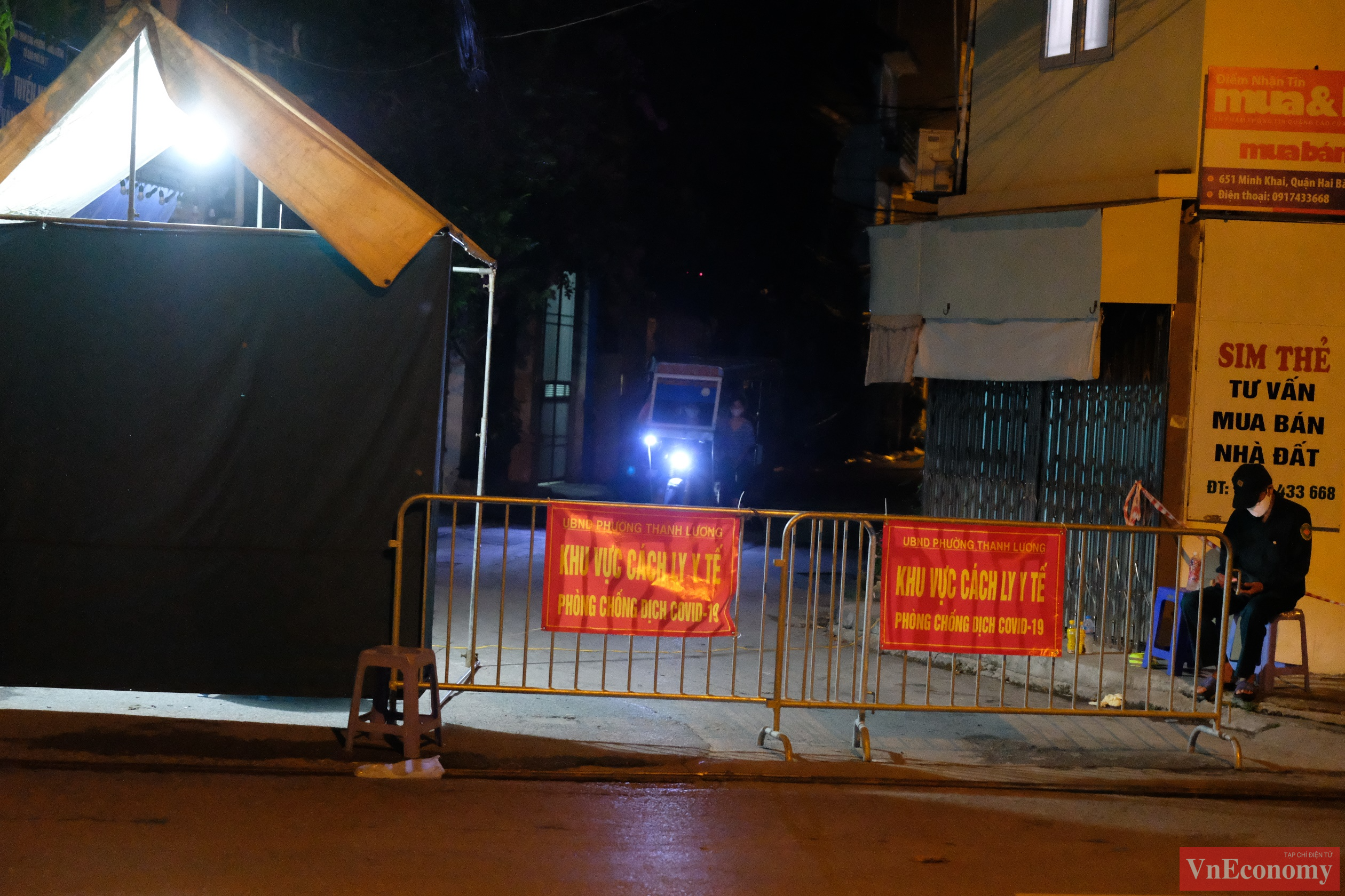 Toàn bộ người dân thuộc khu vực phong tỏa không được ra khỏi nhà, thực hiện từ 17 giờ ngày 1/8 đến khi có thông báo mới.