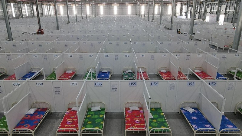 Bên trong một bệnh viện dã chiến vừa được đưa vào sử dụng ở Bình Dương.