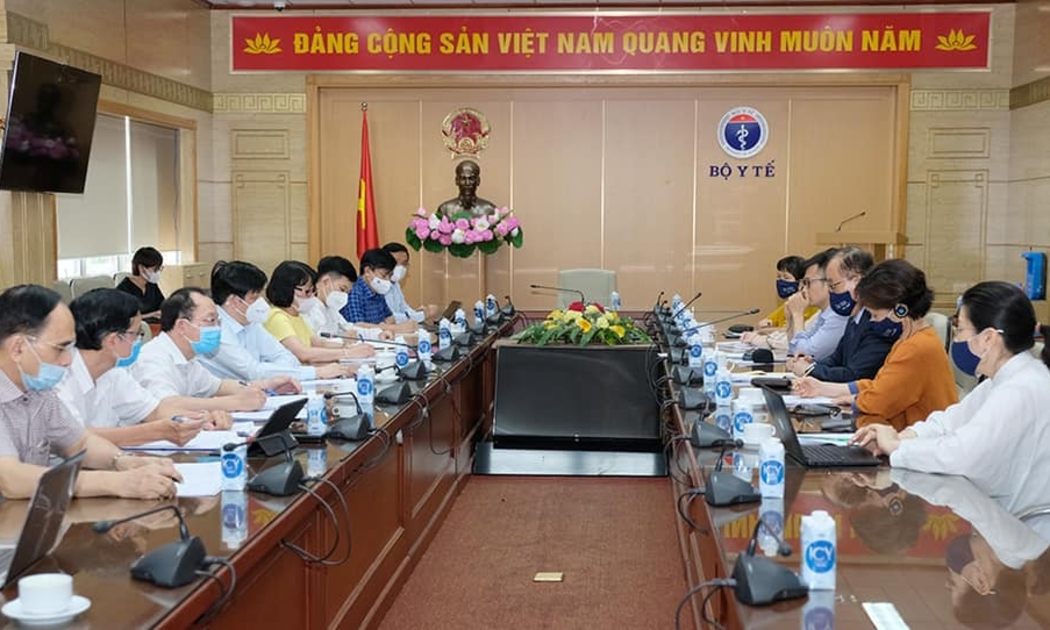 Bộ trưởng Bộ Y tế Nguyễn Thanh Long có cuộc làm việc với ông Kidong Park, Trưởng Đại diện WHO tại Việt Nam.