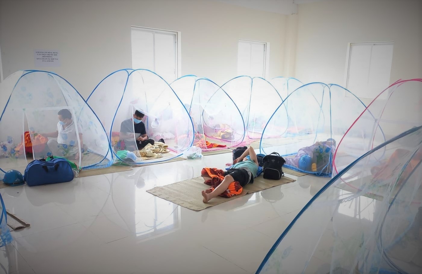 Mô hình sản xuất "3 tại chỗ" ở nhiều địa phương phía Nam đã bị "chọc thủng", báo hiệu một khả năng đổ vỡ.