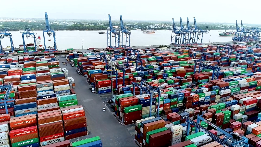 Dự thảo mới của Bộ Tài chính được xem là một trong những biện pháp nhằm giải quyết tình trạng ùn tắc hàng hóa tại các cảng biển.