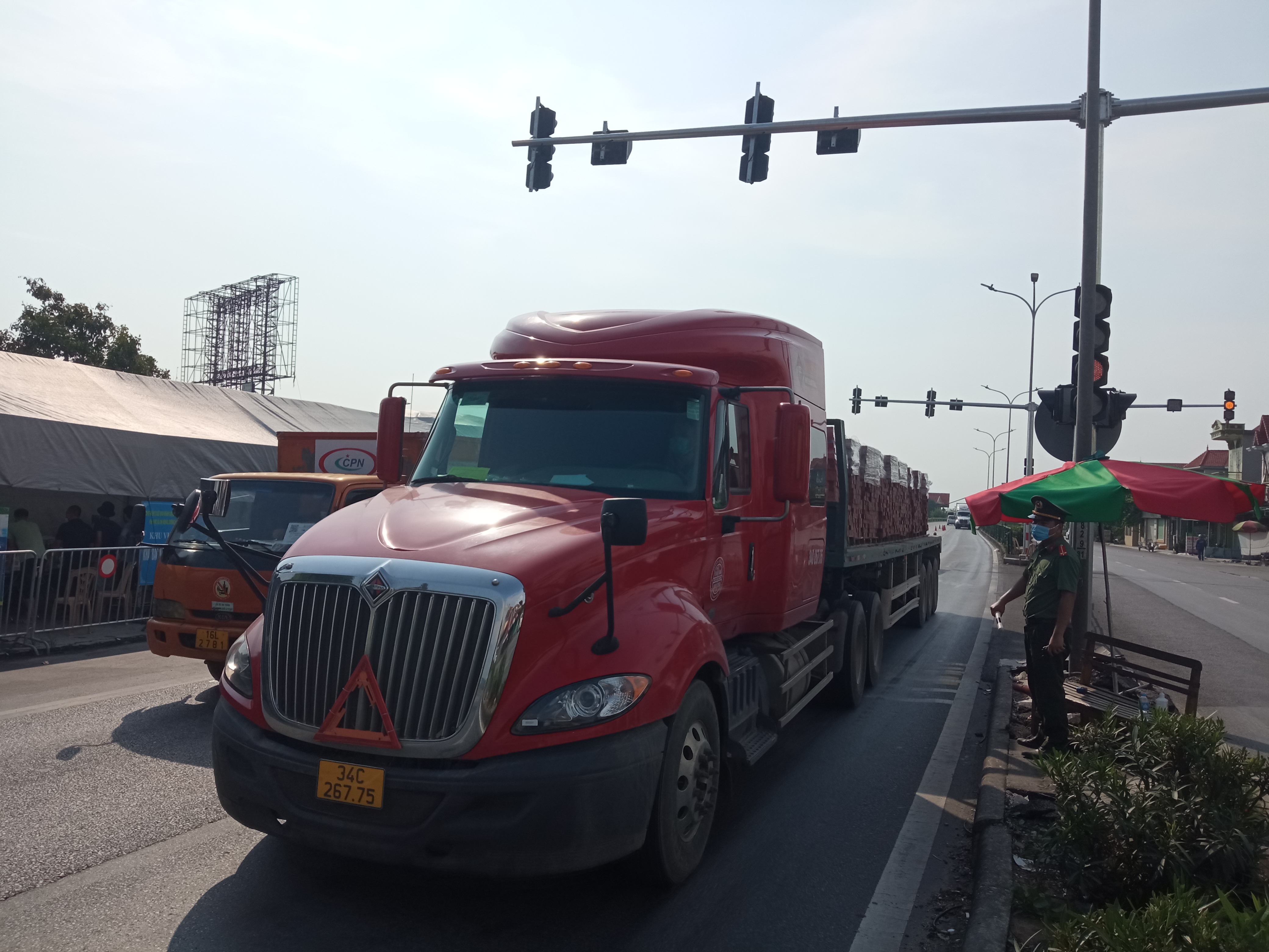 Địa điểm được chọn làm chốt phụ trên Quốc lộ 5 thuộc địa bàn xã Nam Sơn, huyện An Dương, Hải Phòng, bắt đầu hoạt động vào ngày 4/8.