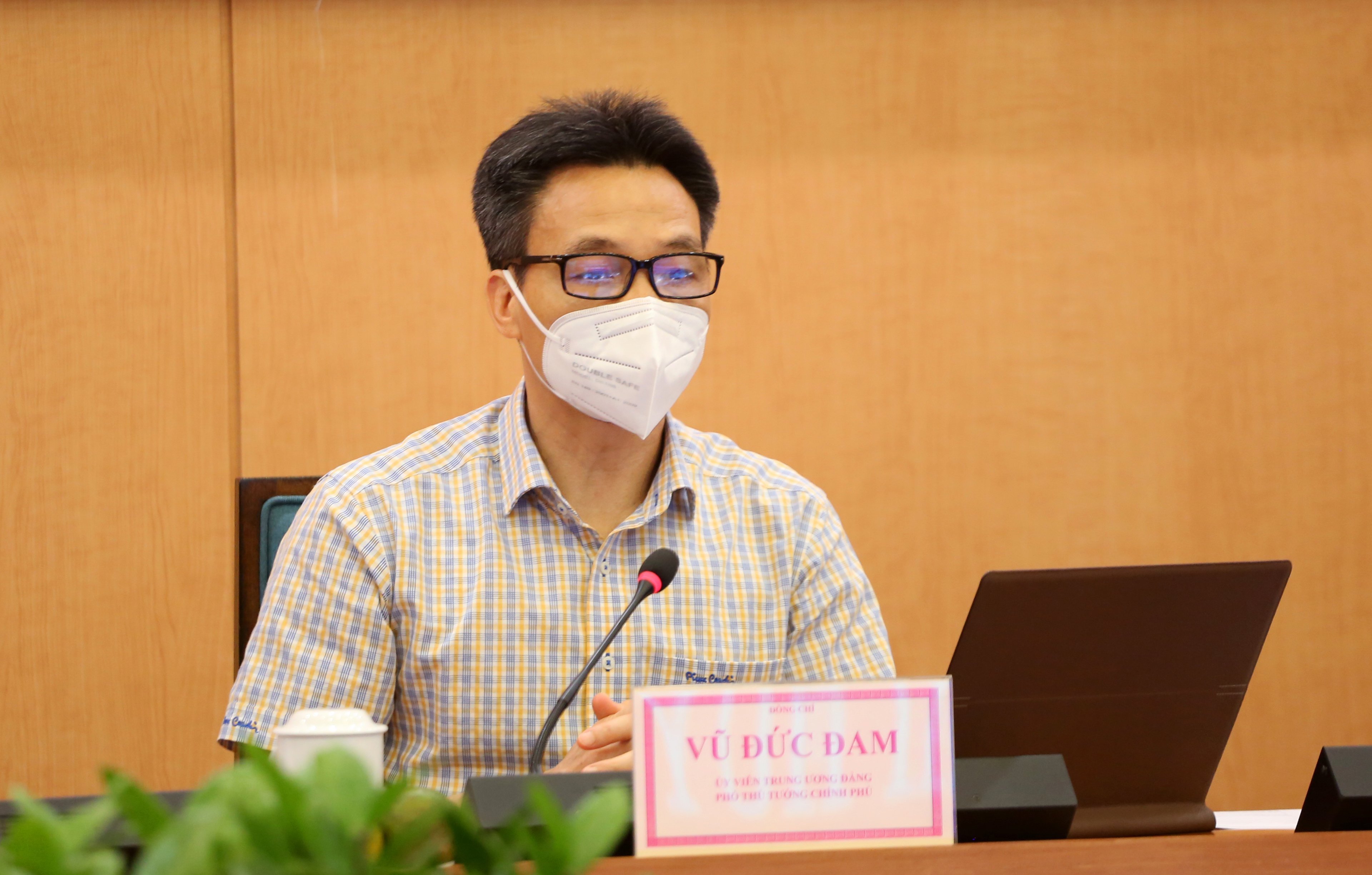 Phó Thủ tướng Vũ Đức Đam làm việc với Sở Chỉ huy phòng, chống dịch TP. Hà Nội, sáng 4/8. Ảnh - VGP. 