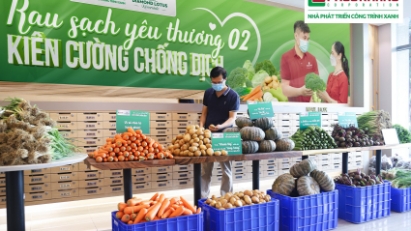 Phuc Khang Corp. donating vegetables to residents and staff