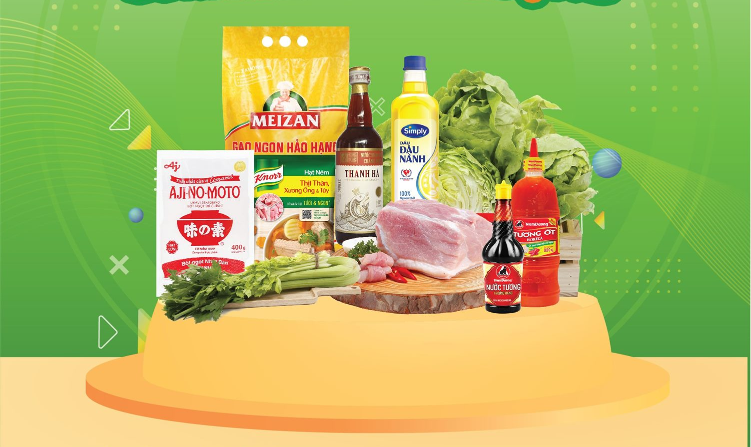 Những combo thực phẩm thiết yếu như thế này đang dần trở nên quen thuộc với người dân TP.HCM.
