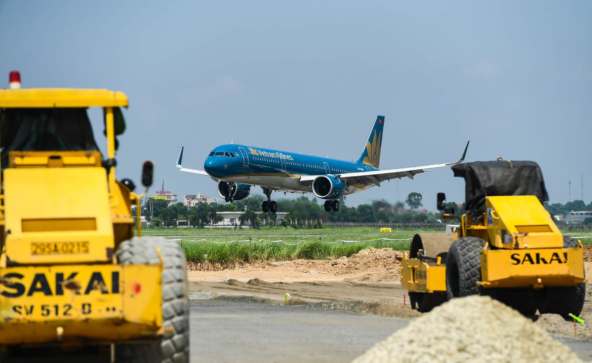 Dự án cải tạo, nâng cấp đường cất, hạ cánh, đường băng Cảng hàng không quốc tế Nội Bài vừa được cho phép tiếp tục thi công xây dựng trong thời gian thực hiện giãn cách xã hội (ảnh minh hoạ).