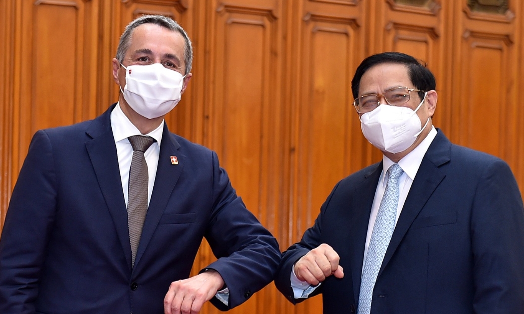 Thủ tướng Phạm Minh Chính và Phó Tổng thống, Bộ trưởng Ngoại giao Liên bang Thụy Sĩ Ignazio Cassi - Ảnh: VGP