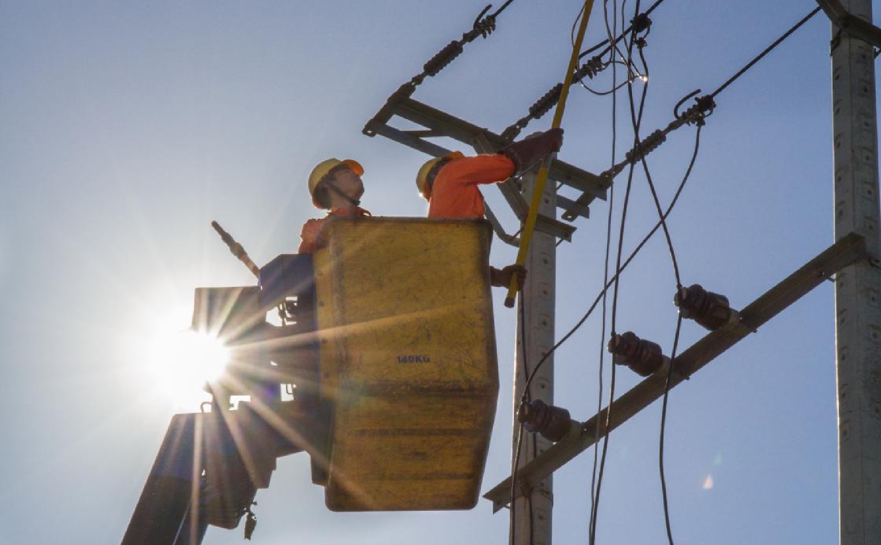 Nắng nóng gay gắt khiến tiêu thụ điện tăng cao.