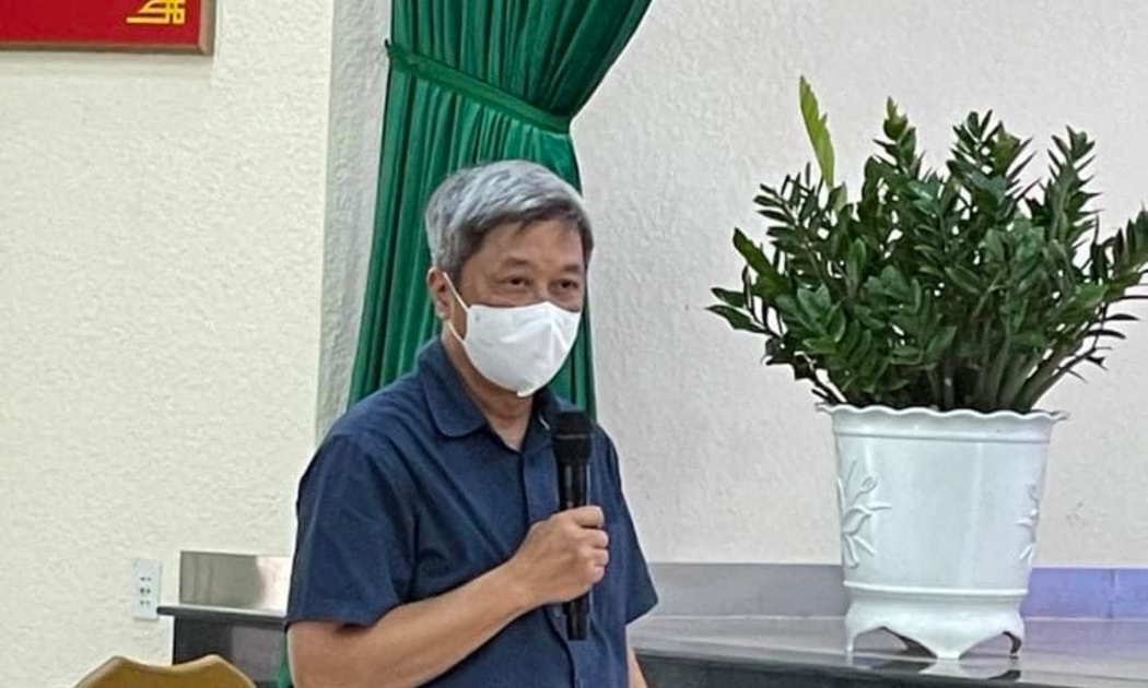 Thứ trưởng Bộ Y tế Nguyễn Trường Sơn phát biểu trong cuộc làm việc tại thị xã Tân Uyên, Bình Dương.