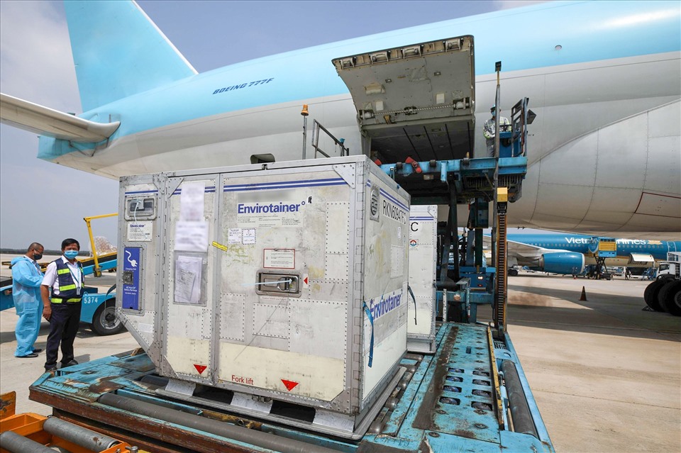 Đây là lần giao vaccine thứ 7 thuộc hợp đồng đặt mua trước giữa Công ty Cổ phần Vaccine Việt Nam (VNVC) và AstraZeneca.