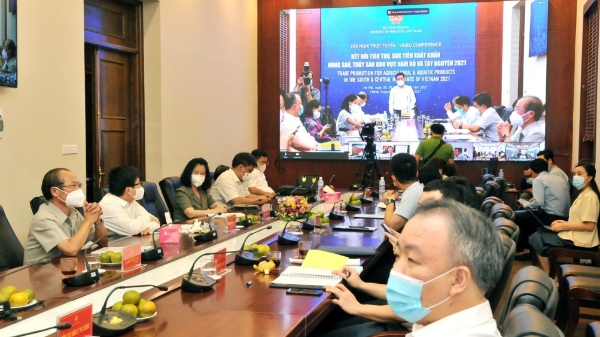 Hàng triệu tấn nông, thủy sản đang chờ  được 