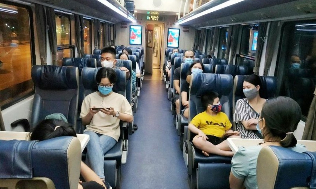 Tổng công ty Đường sắt đề xuất không giãn cách chỗ trên tàu, áp dụng với các đoàn tàu khách chuyên biệt phục vụ người dân vùng dịch về quê.