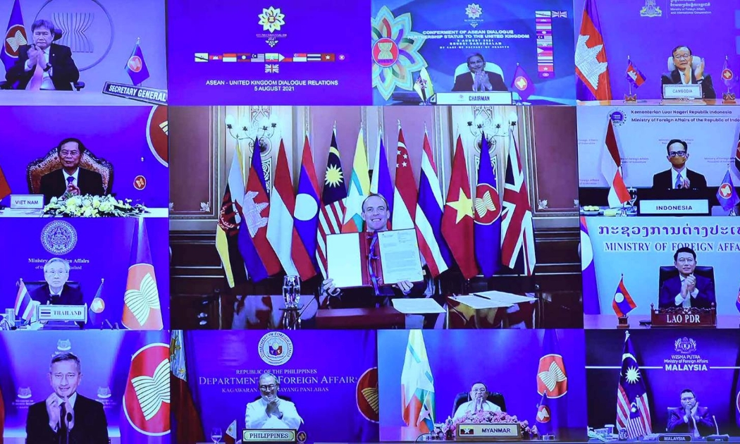 Lễ trao quy chế Đối tác đối thoại đầy đủ của ASEAN cho Vương quốc Anh - Ảnh: Bộ Ngoại giao