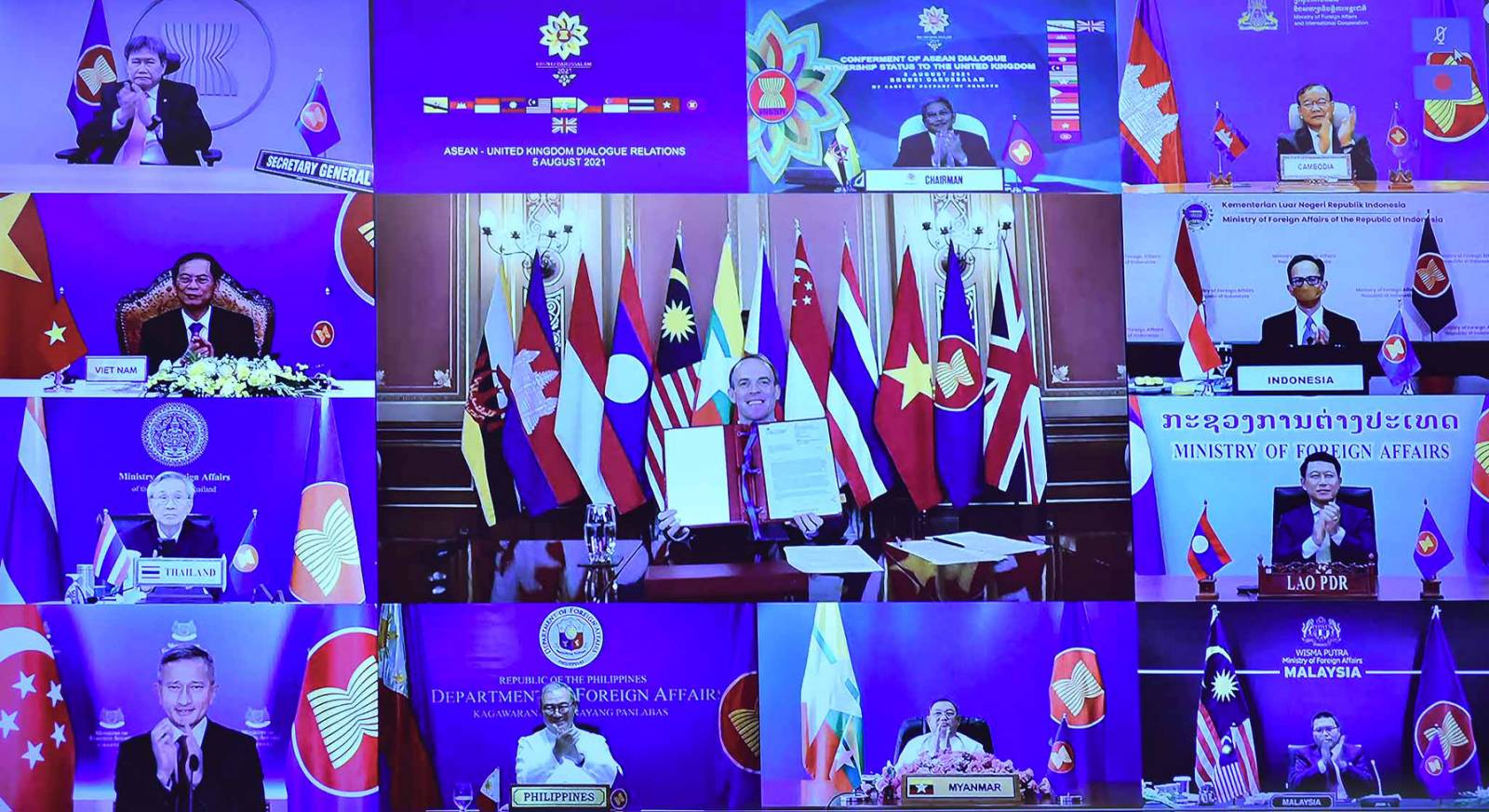 Lễ trao quy chế Đối tác đối thoại đầy đủ của ASEAN cho Vương quốc Anh - Ảnh: Bộ Ngoại giao