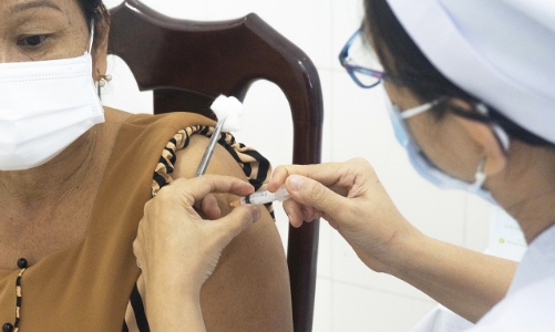 Họp khẩn xem xét vaccine Nanocovax Việt Nam