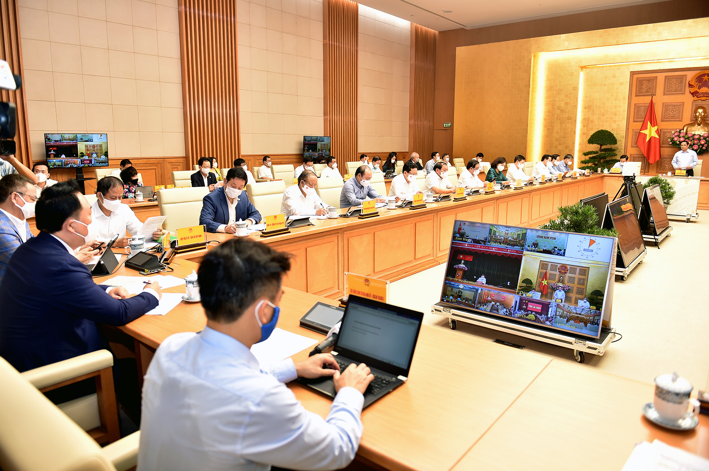 Toàn cảnh hội nghị ở đầu cầu Chính phủ - Ảnh: VGP/Nhật Bắc