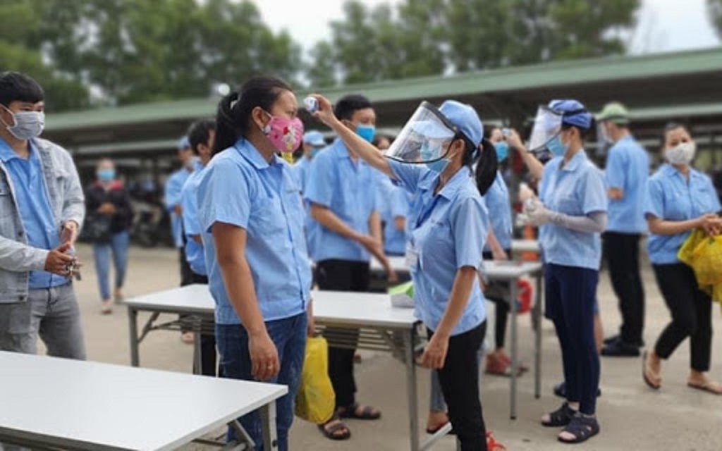 Việc sàng lọc tại cổng nhà máy cần được thực hiện nghiêm ngặt.