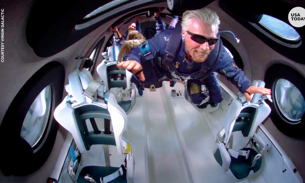Tỷ phú Richard Branson trong chuyến bay vào rìa vũ trụ hôm 11/7 - Ảnh: NBC News