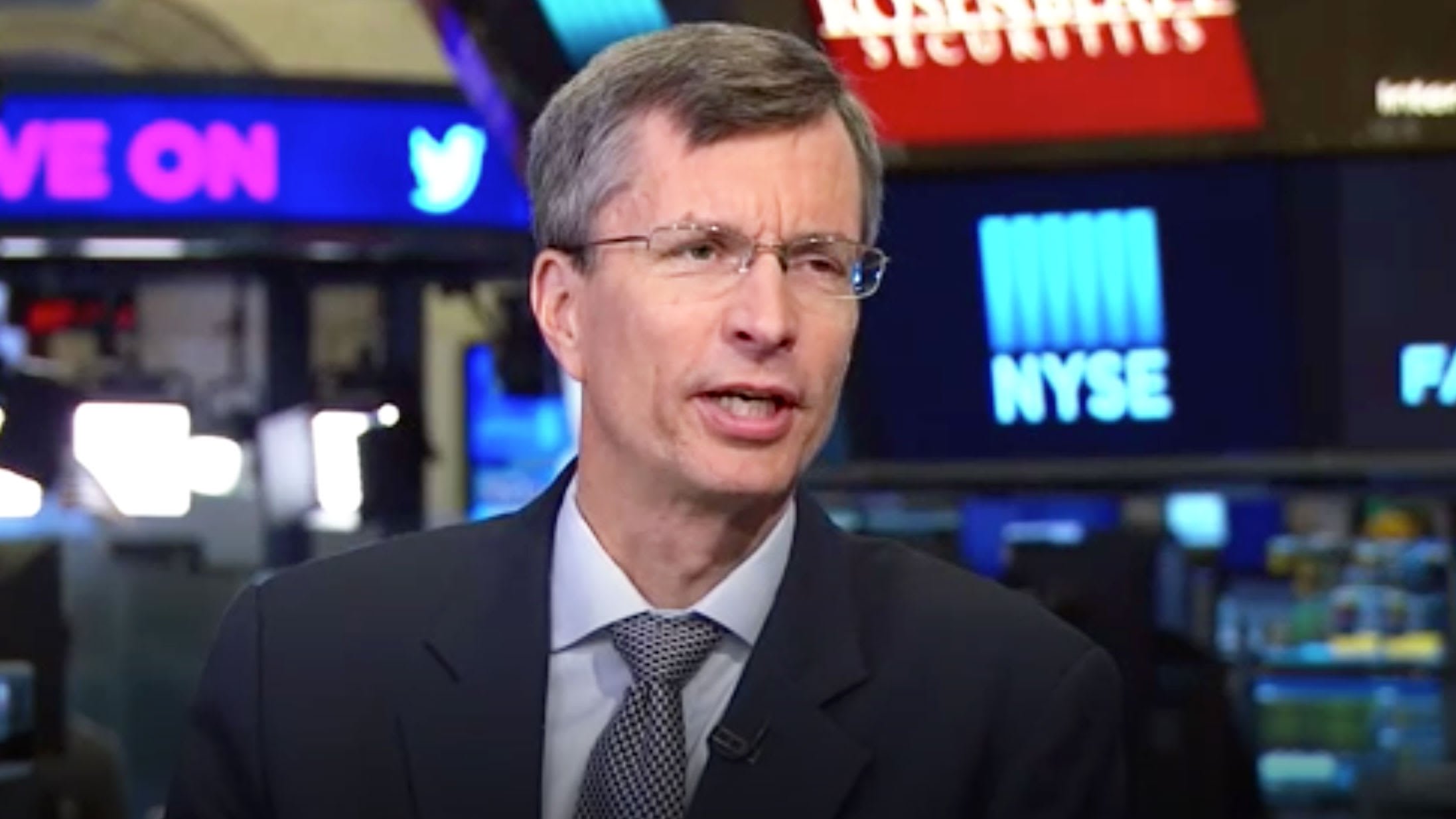 Chiến lược gia Michael Schumacher của Wells Fargo Securities.