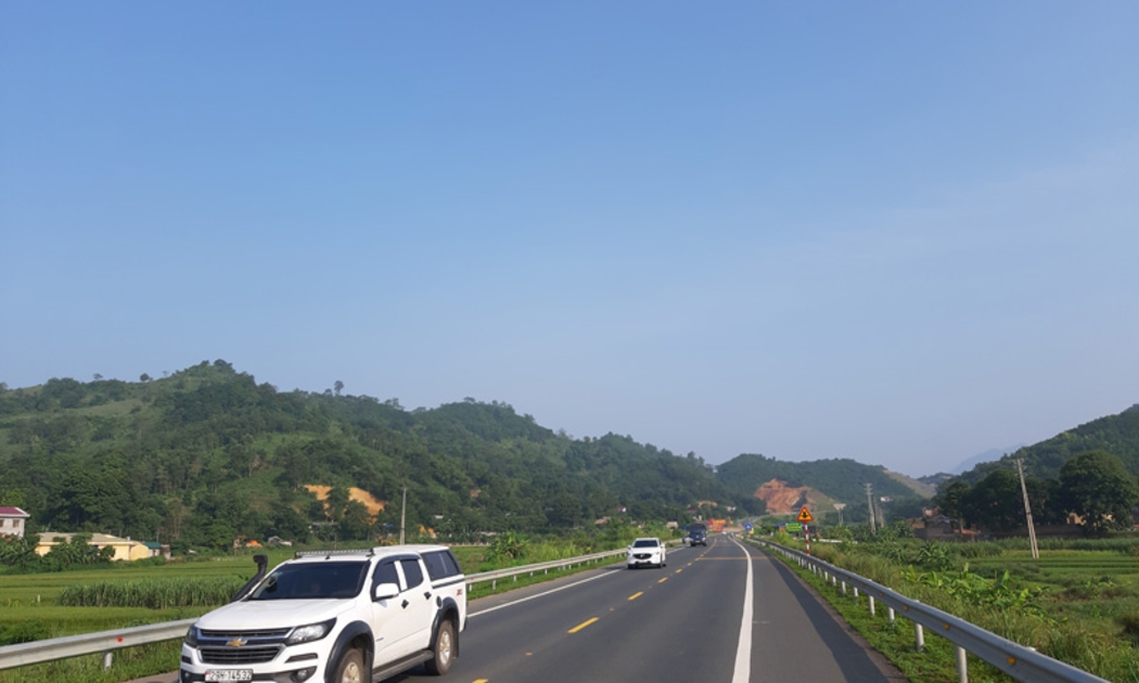 Hoà Bình huy động mọi nguồn lực để đầu tư hệ thống kết cấu hạ tầng, ưu tiên phát triển hạ tầng giao thông đường bộ.