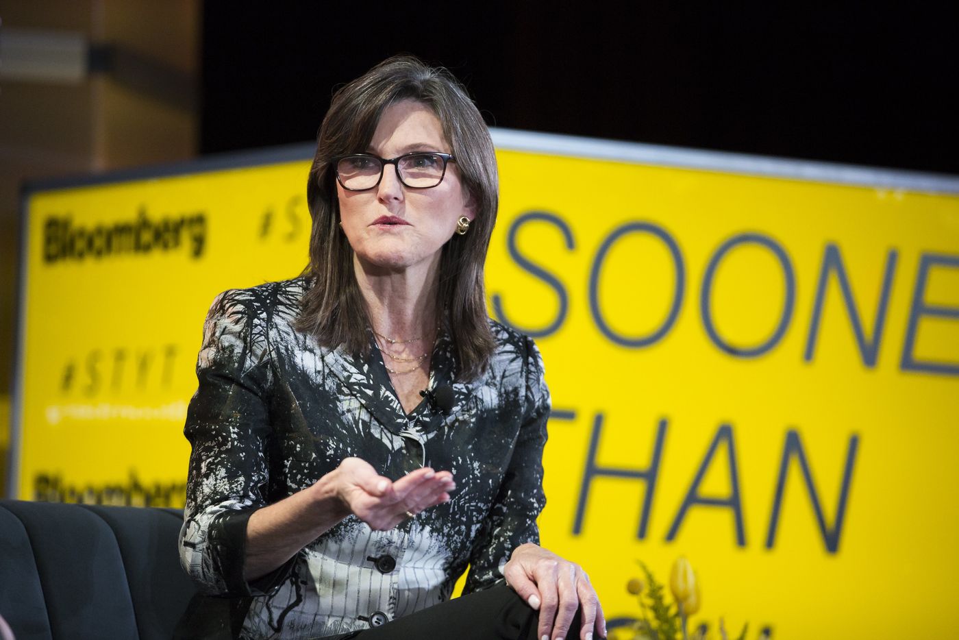 Nhà quản lý quỹ Cathie Wood - Ảnh: WSJ.
