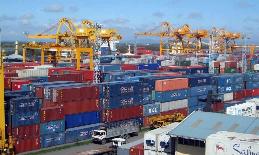 Áp dụng các biện pháp giãn cách dẫn đến ùn ứ container nhập khẩu.