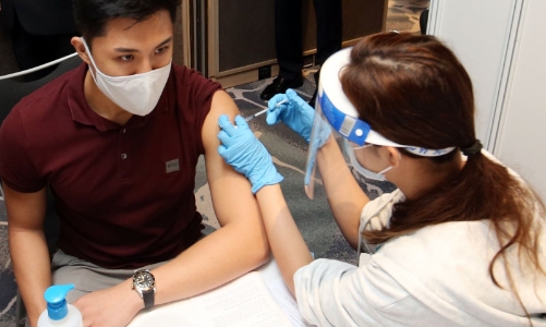 Nhờ đâu Singapore đạt tỷ lệ tiêm vaccine Covid vào hàng cao nhất thế giới?