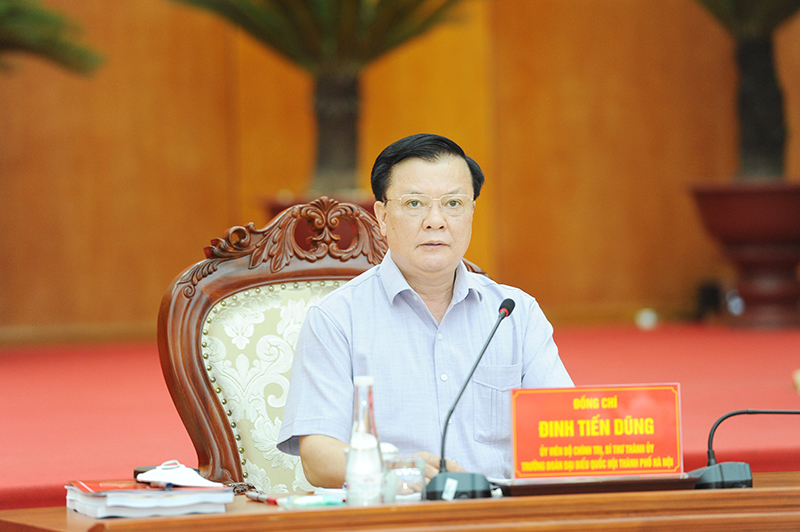 Bí thư Thành ủy Hà Nội Đinh Tiến Dũng.