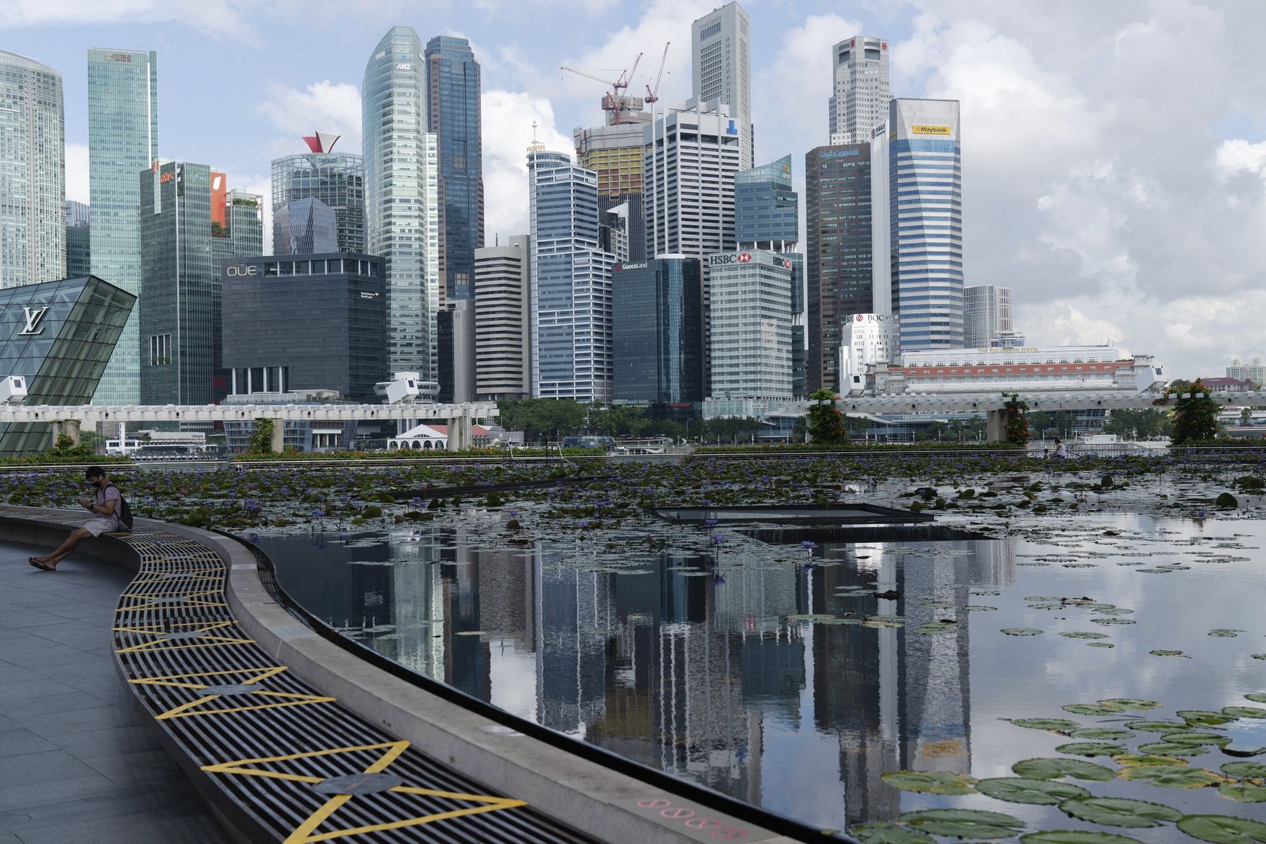 Singapore tiếp tục là một điểm sáng tại Đông Nam Á trong bối cảnh biến thể Covid-19 Delta đang hoành hành trong khu vực - Ảnh: Bloomberg