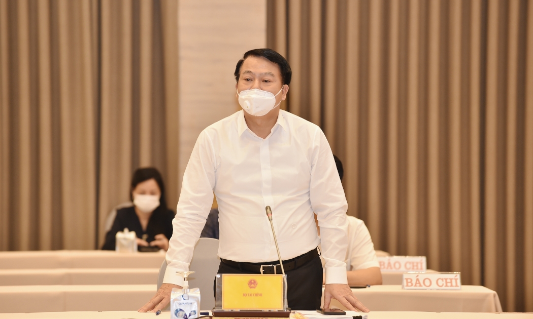 Thứ trưởng Bộ Tài chính Nguyễn Đức Chi phát biểu tại họp báo - Ảnh: VGP/Nhật Bắc
