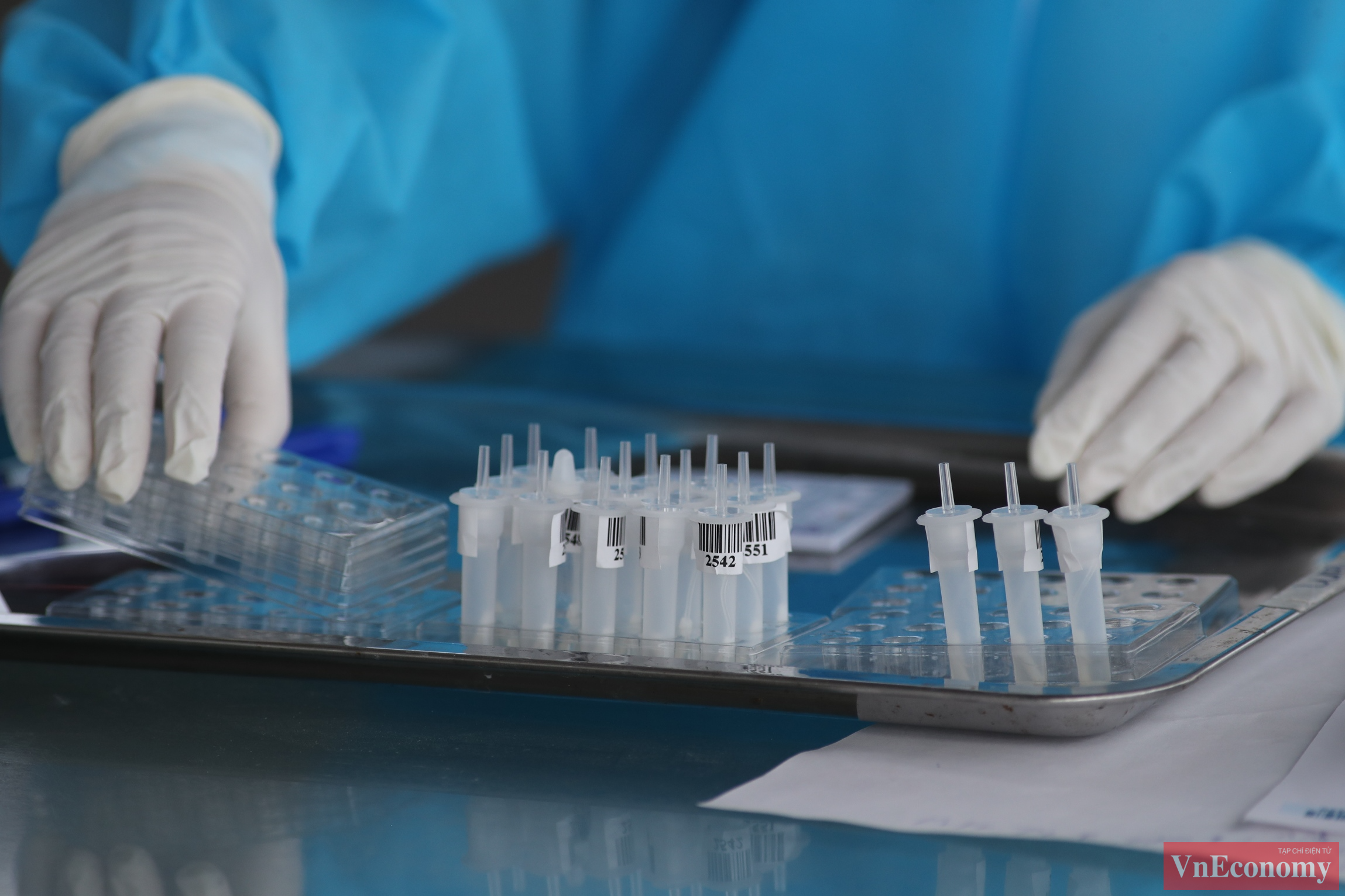 Tổng cục Đường bộ Việt Nam v&agrave; Cục Y tế Giao th&ocirc;ng vận tải đ&atilde; phối hợp v&agrave; l&agrave;m việc với Sở Giao th&ocirc;ng vận tải H&agrave; Nội đề xuất lựa chọn 2 điểm x&eacute;t nghiệm nhanh cho c&aacute;c l&aacute;i xe kinh doanh vận tải h&agrave;ng ho&aacute; tại khu vực bến xe Y&ecirc;n Nghĩa v&agrave; bến xe Nước Ngầm.