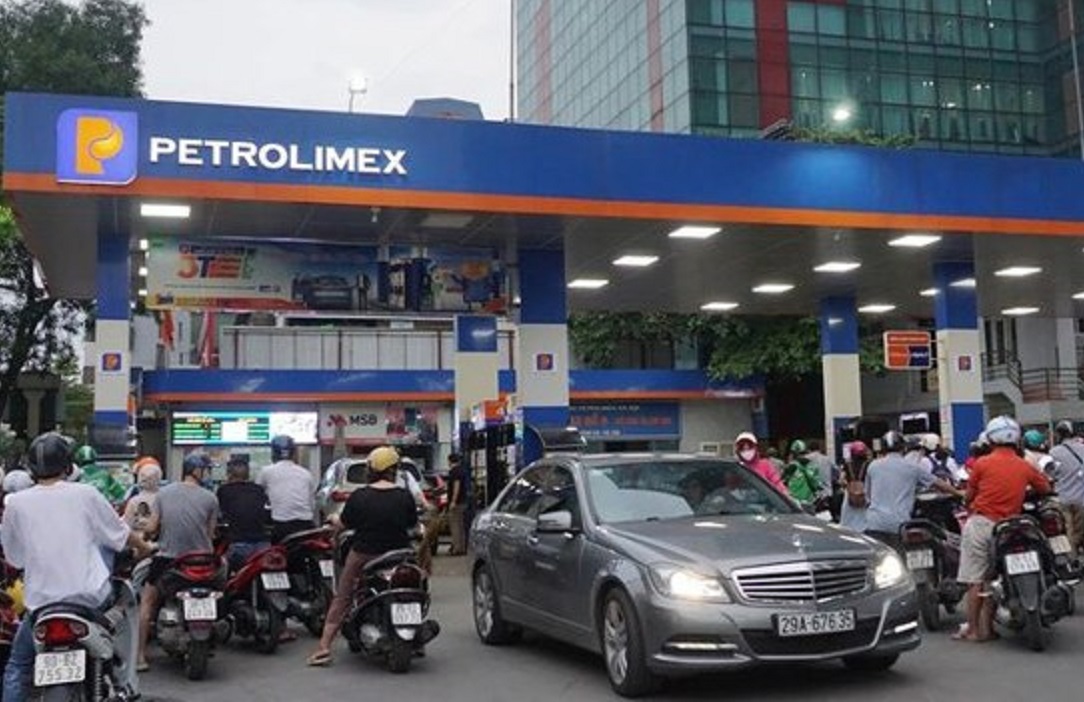 Petrolimex giảm thêm 500 đồng/lít xăng dầu so với giá công bố của liên Bộ Công Thương - Tài chính.