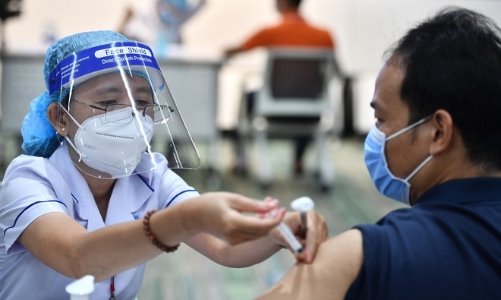 Hà Nội ưu tiên tiêm vaccine cho người cao tuổi, có bệnh nền 