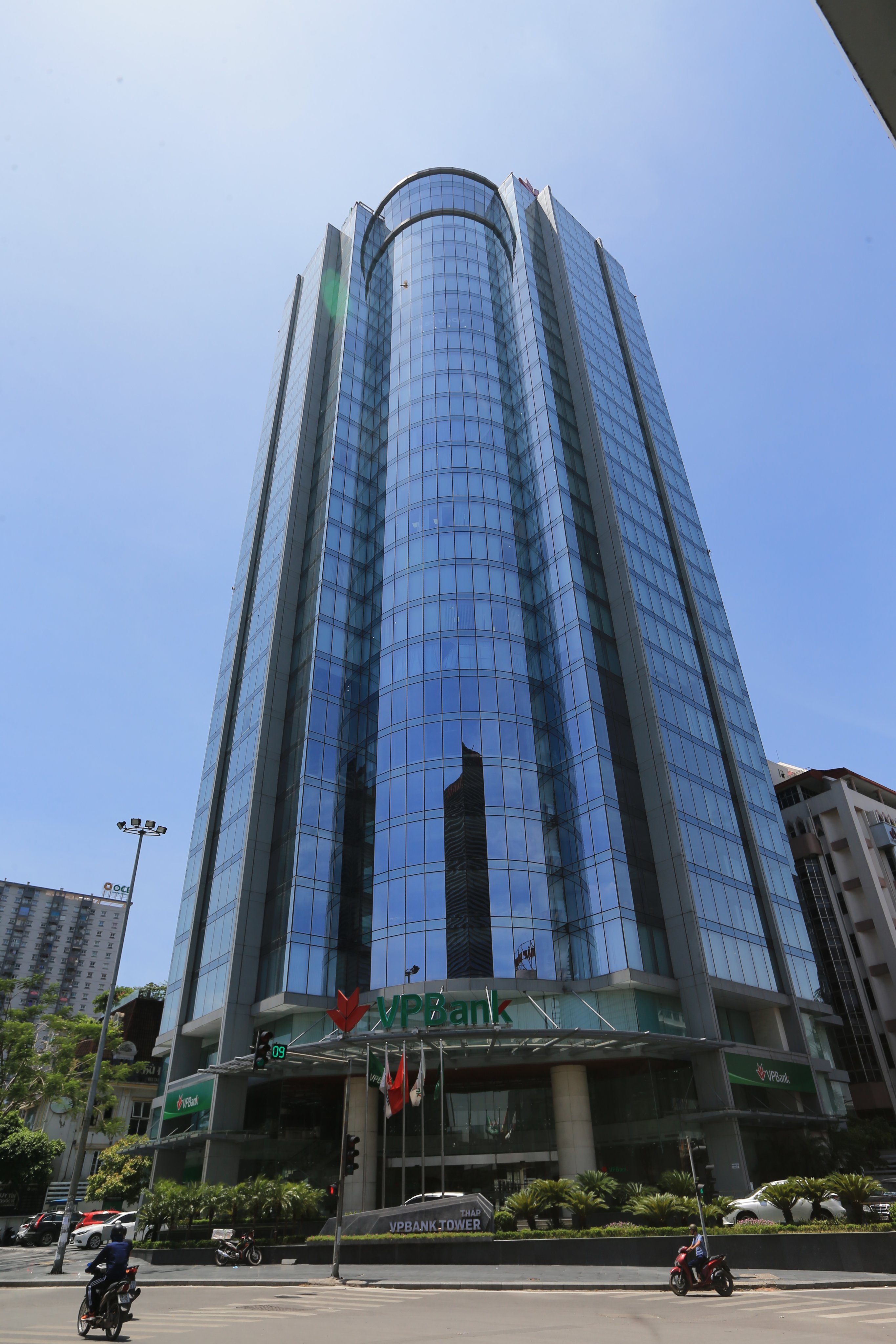 Với mức vốn điều lệ dự kiến tăng lên 75 nghìn tỷ, VPBank sẽ vươn lên vị trí Ngân hàng có Vốn điều lệ lớn nhất và nằm trong top đầu về Vốn chủ sở hữu.