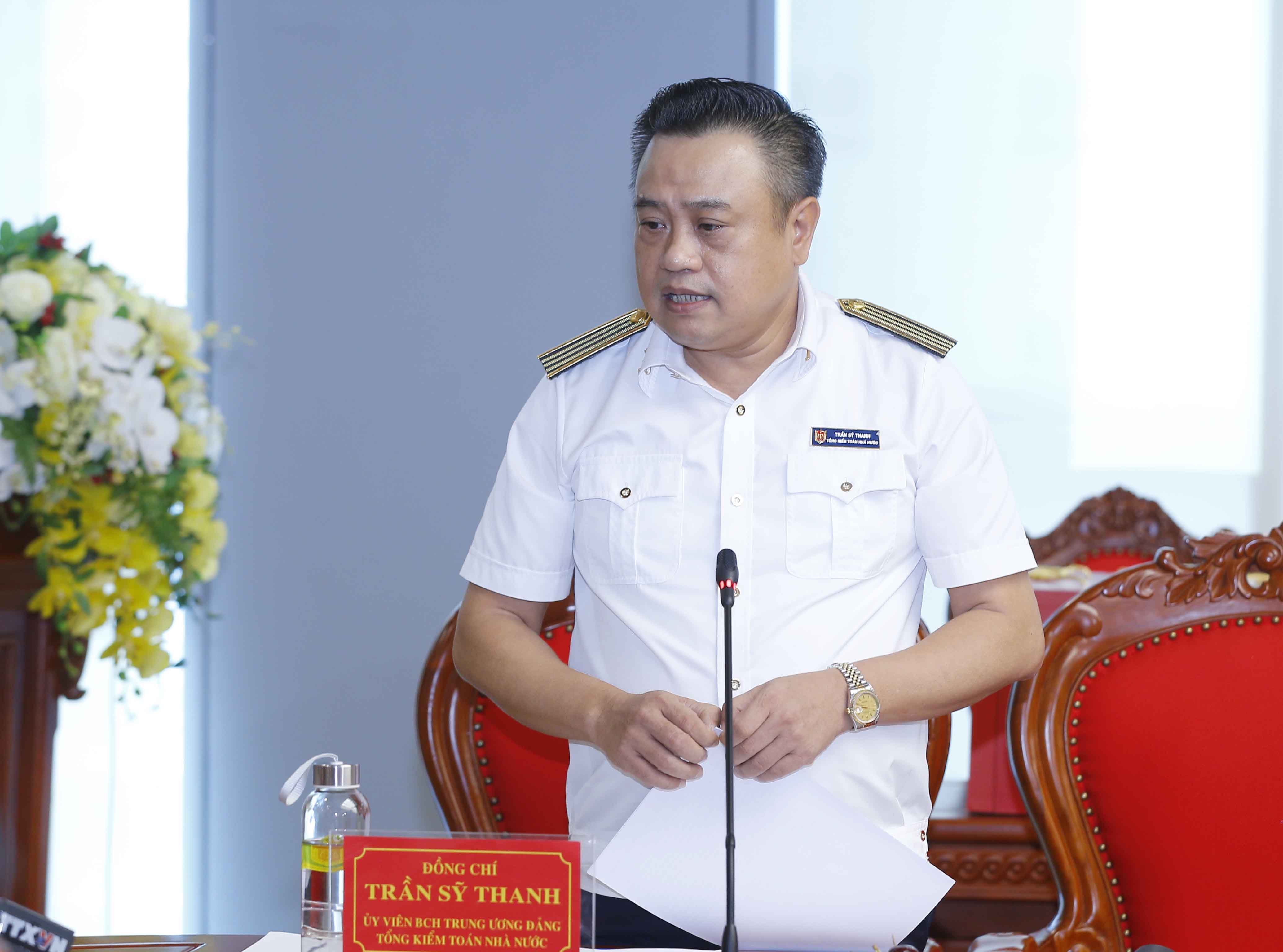 Tổng Kiểm to&aacute;n Nh&agrave; nước Trần Sỹ Thanh b&aacute;o c&aacute;o tại buổi l&agrave;m việc - Ảnh: Quochoi.vn