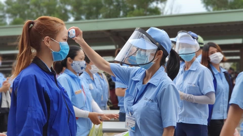 Hà Nội đã xác định nhiều trường hợp công nhân dương tính với  SARS-CoV-2. Ảnh minh họa. 