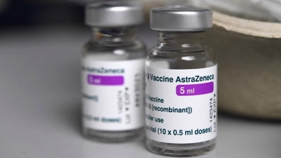 France & Hungary give Vietnam vaccines and medical supplies