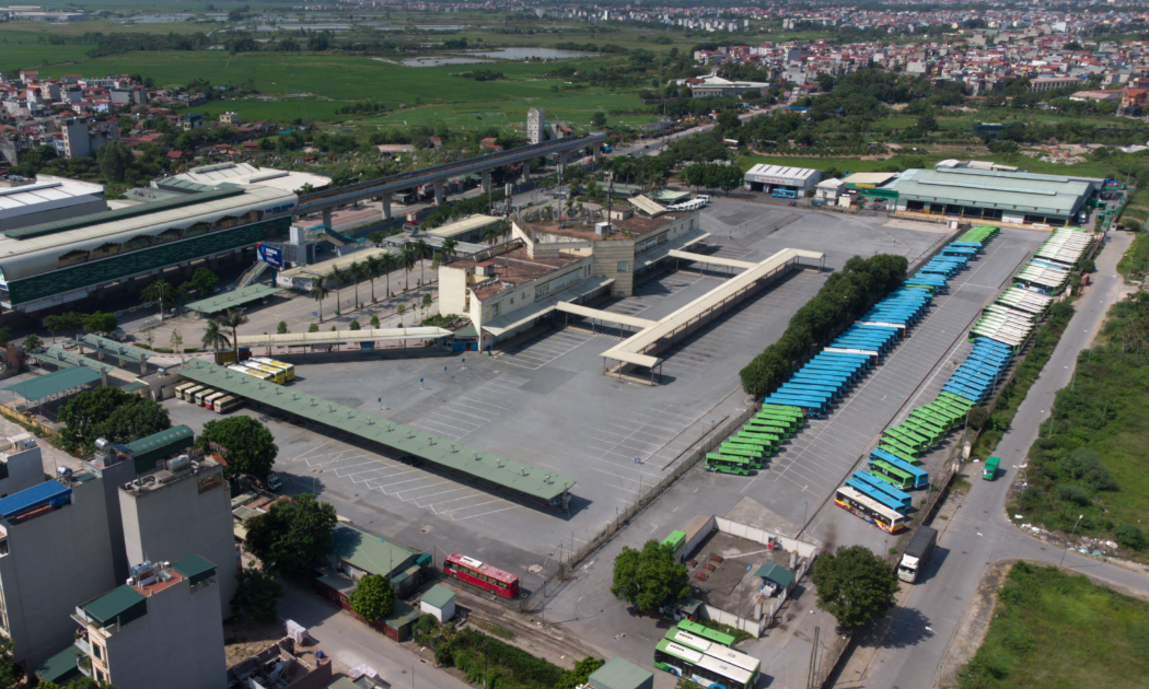 Bến xe Yên Nghĩa (Hà Đông) là một trong số những địa điểm được đề xuất làm điểm trung chuyển hàng hóa nông sản vào Hà Nội.