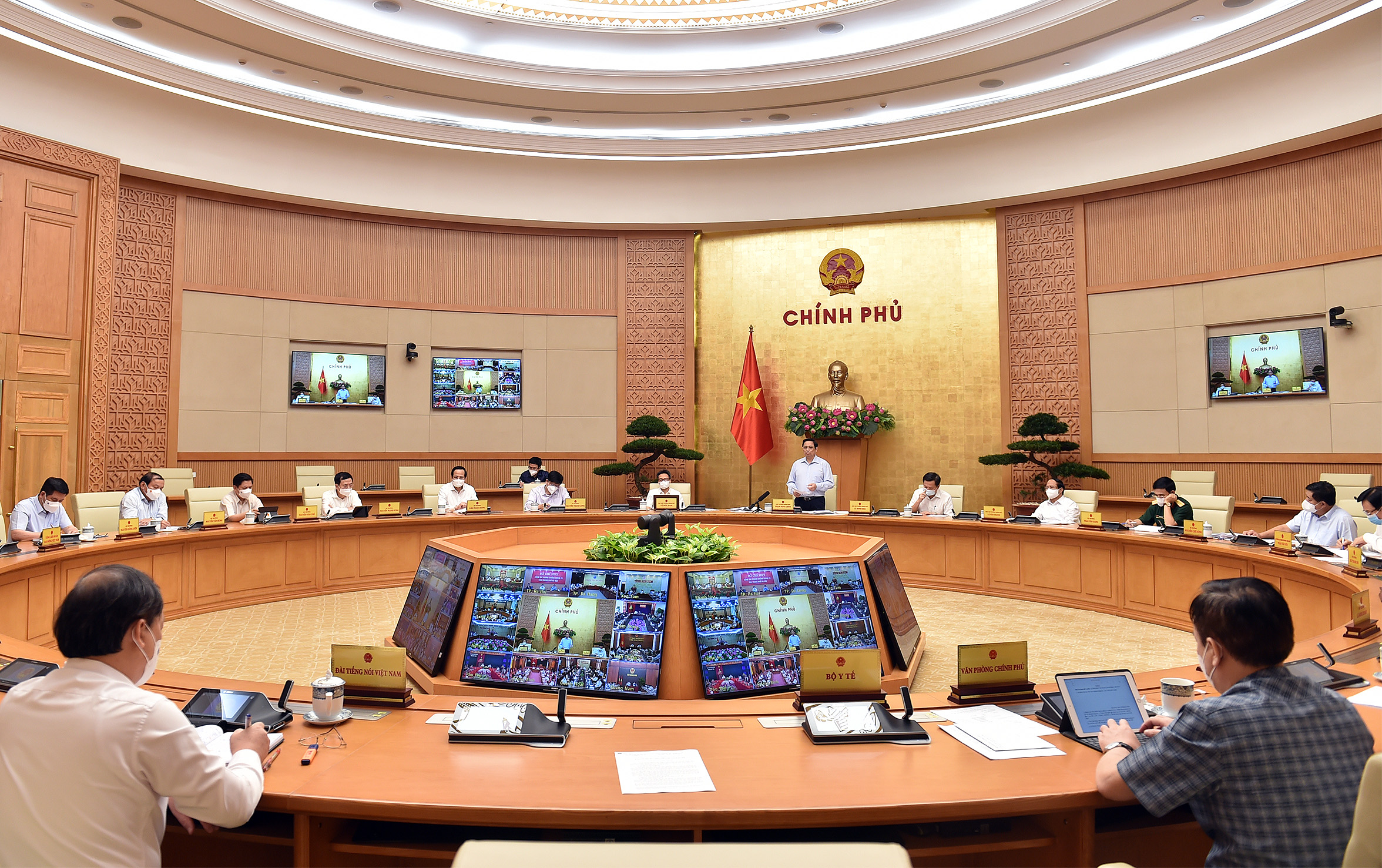 To&agrave;n cảnh cuộc họp - Ảnh: VGP