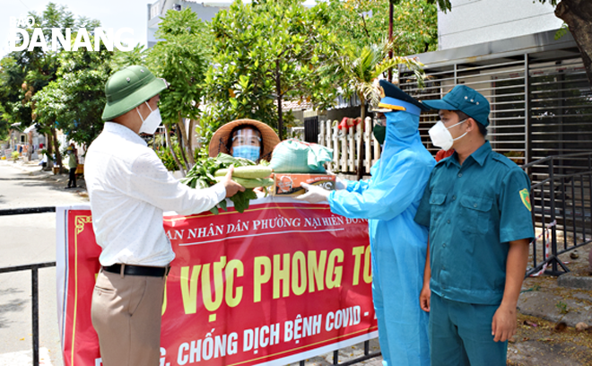 Việc mua hàng được đặt online hoặc đăng ký qua tổ dân phố.