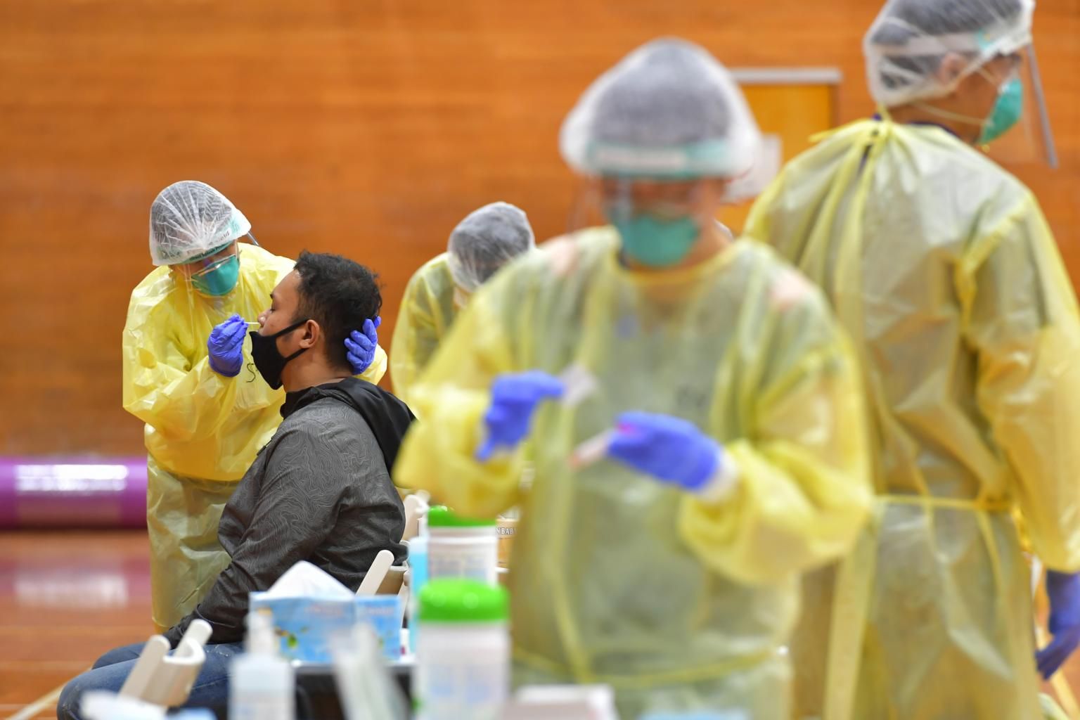 Nếu chọn kh&ocirc;ng ti&ecirc;m vaccine Covid-19 hoặc kh&ocirc;ng thể ti&ecirc;m do c&aacute;c điều kiện bệnh l&yacute;, người d&acirc;n Singapore phải x&eacute;t nghiệm ART hai lần mỗi tuần bắt đầu từ ng&agrave;y 1/10.