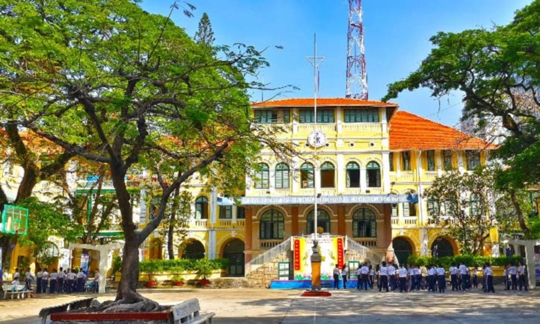 Hàng năm, tỷ lệ học sinh lớp 9 Trường THPT chuyên Trần Đại Nghĩa đậu vào các lớp chuyên, lớp không chuyên của 02 trường chuyên Lê Hồng Phong và Trần Đại Nghĩa khoảng 90%.