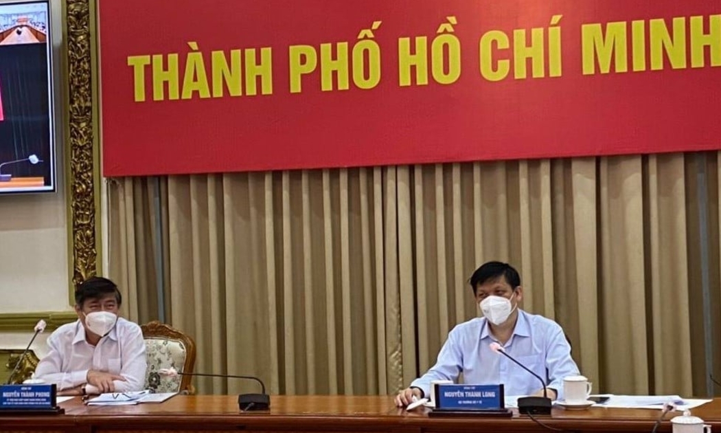 Bộ trưởng Bộ Y tế Nguyễn Thanh Long và Chủ tịch UBND TP.HCM Nguyễn Thành Phong tại cuộc họp.